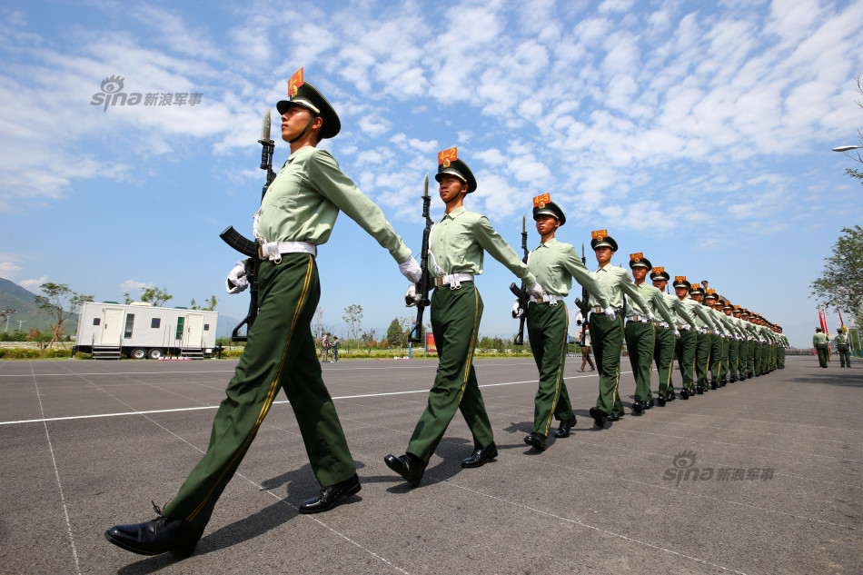 英模徒步方队正式亮相
