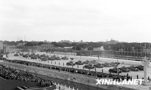 1955年国庆：实行军衔制 换装大阅兵