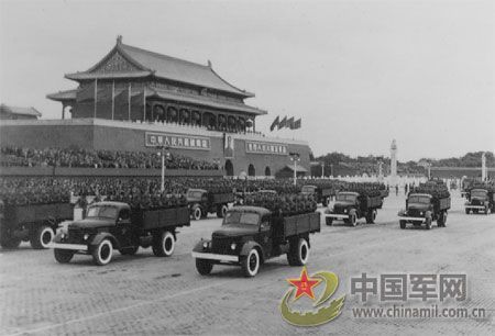 1955年国庆：实行军衔制 换装大阅兵