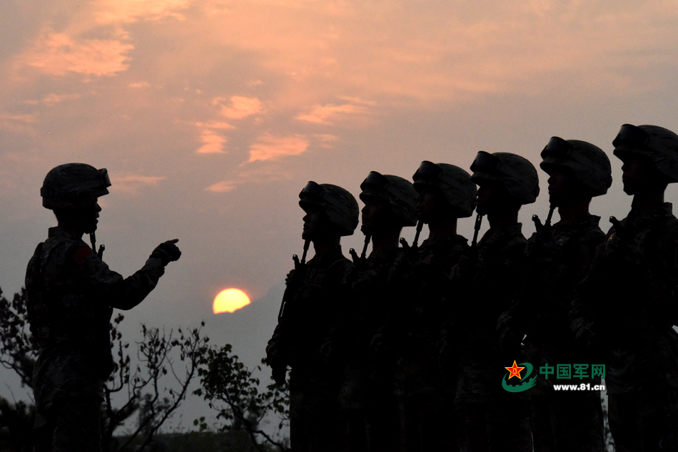 走进阅兵村：看看军人到底啥样子