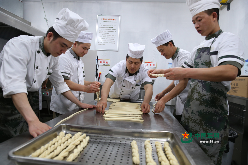 直击：阅兵村里的24小时