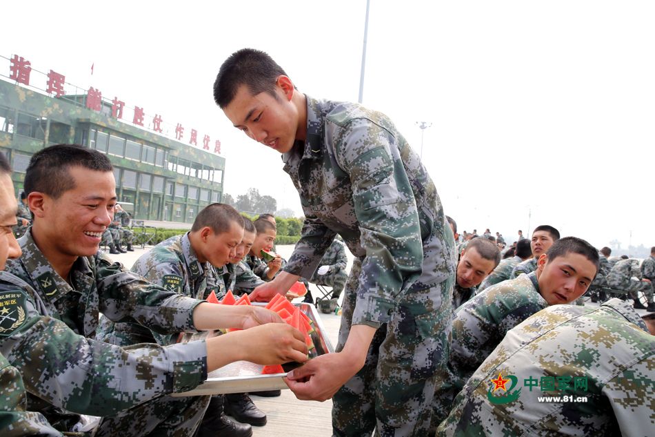 直击：阅兵村里的24小时