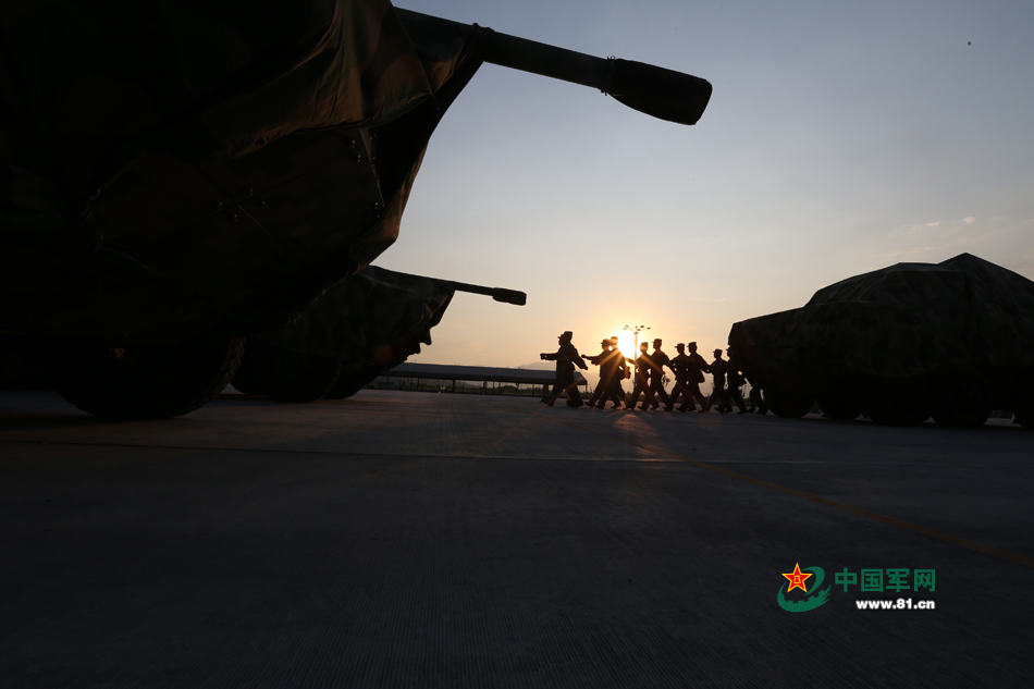 直击：阅兵村里的24小时