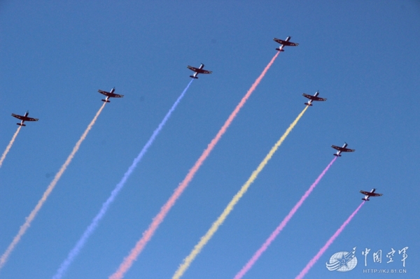 阅兵空中梯队难度远超以往 数十将校任领头雁