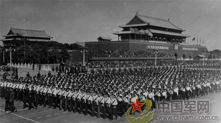 1958年国庆阅兵 民兵方队规模空前