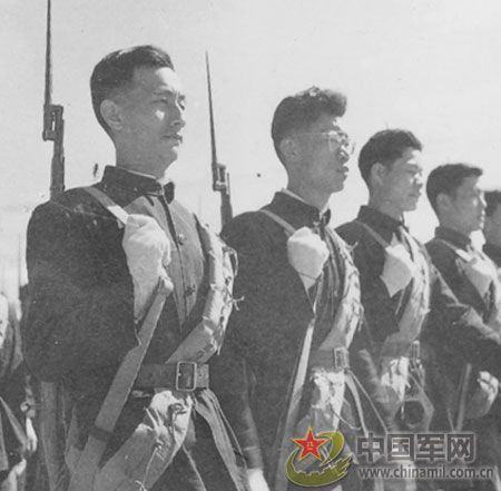 1958年国庆阅兵 民兵方队规模空前