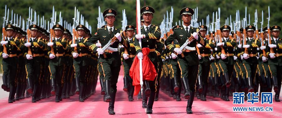 走近升旗仪式护卫方队