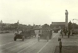 1949年开国大典阅兵(组图)