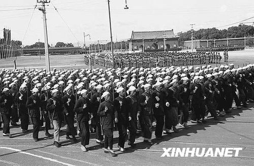 1951年国庆2周年阅兵(组图)