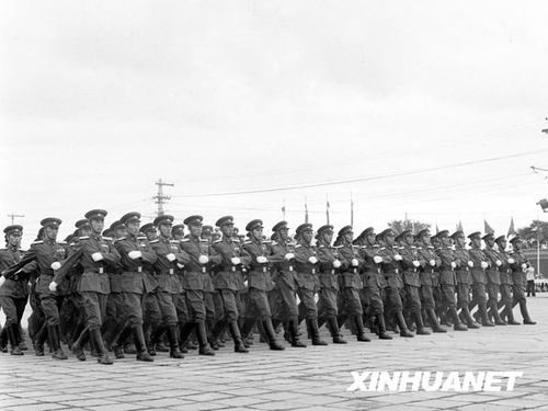 1955年国庆：实行军衔制 换装大阅兵