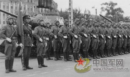 1955年国庆：实行军衔制 换装大阅兵