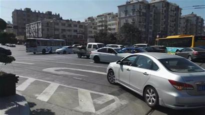 镇宁桥设两处调头车道 可不看信号灯缓解压力