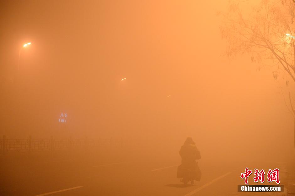 呼和浩特现罕见重度雾霾