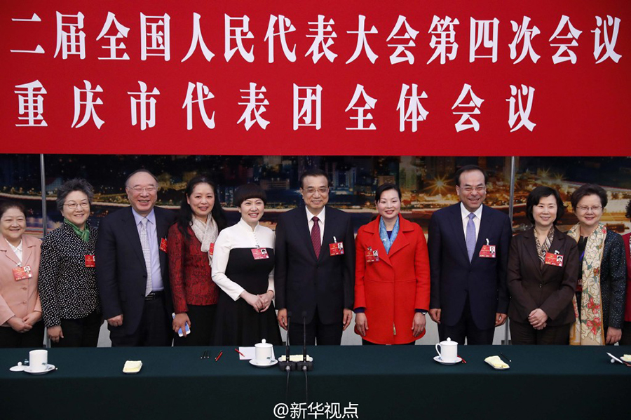 李克强向两会女代表委员致三八妇女节问候