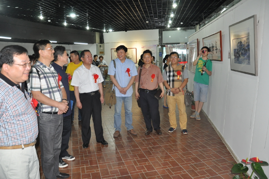 艺术家奉献20余幅优秀书画义卖 帮助困难人群