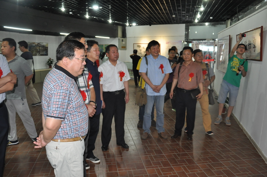 艺术家奉献20余幅优秀书画义卖 帮助困难人群