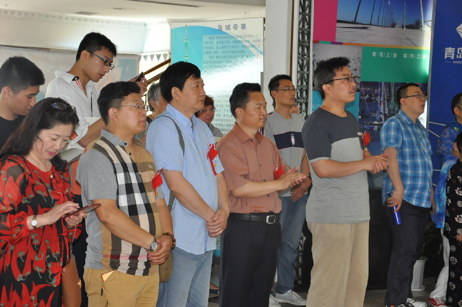 艺术家奉献20余幅优秀书画义卖 帮助困难人群