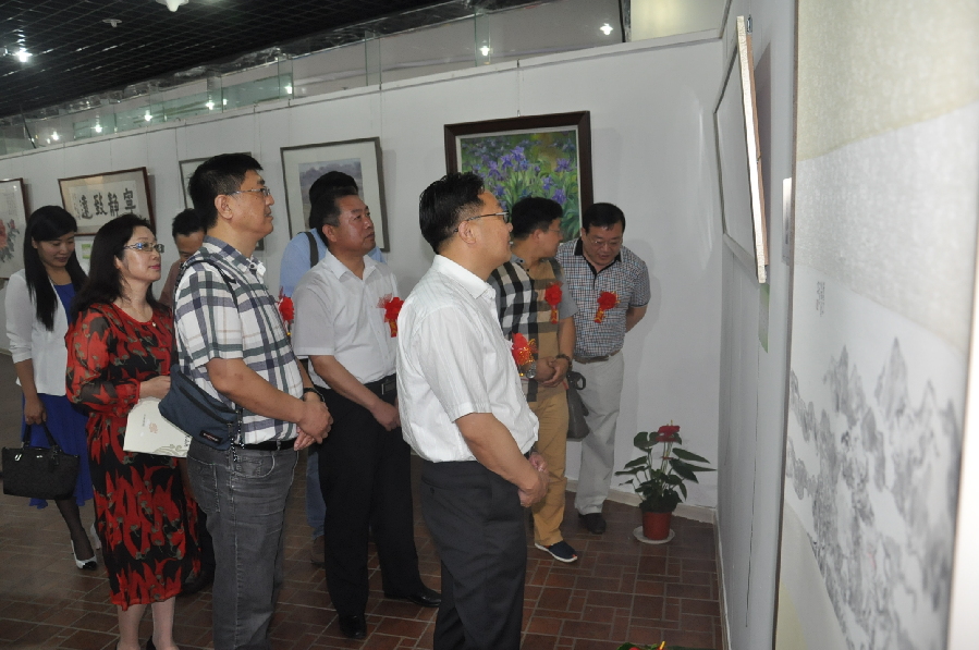 艺术家奉献20余幅优秀书画义卖 帮助困难人群