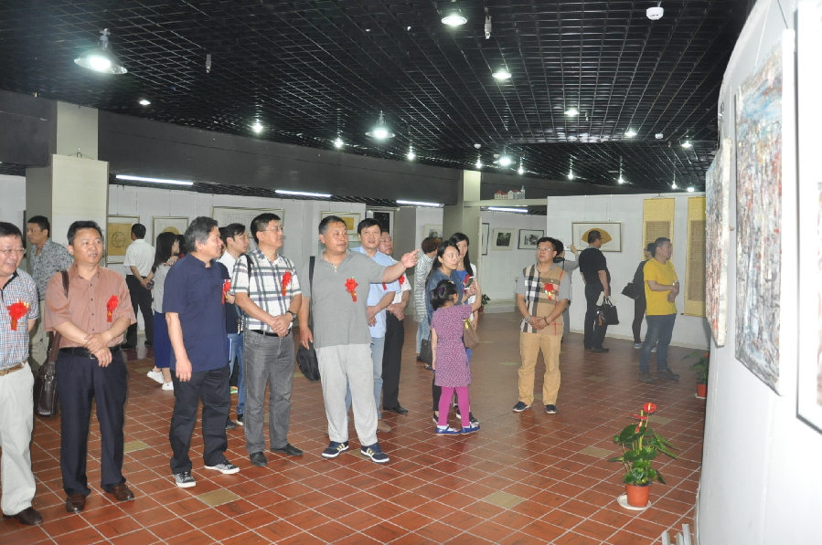 艺术家奉献20余幅优秀书画义卖 帮助困难人群