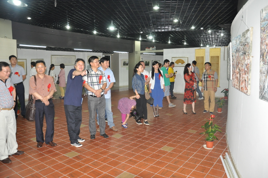 艺术家奉献20余幅优秀书画义卖 帮助困难人群