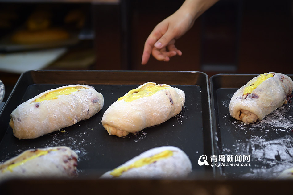 高清:烘焙魔法师现身青岛 现场传授烘焙诀窍