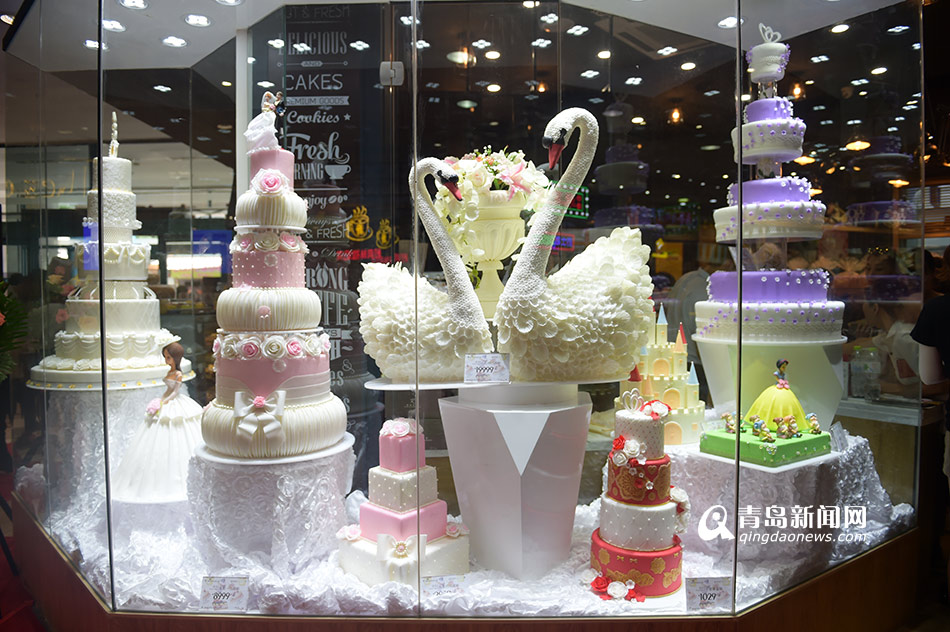 高清:烘焙魔法师现身青岛 现场传授烘焙诀窍