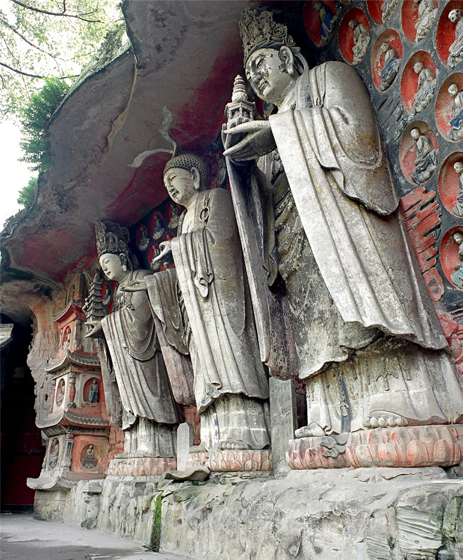宝顶石刻：“上朝峨嵋 ，下朝宝顶”