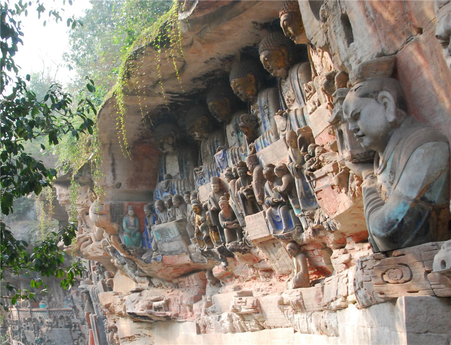 宝顶石刻：“上朝峨嵋 ，下朝宝顶”