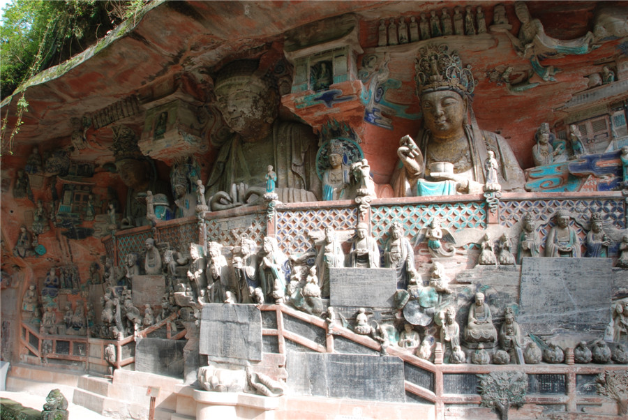 宝顶石刻：“上朝峨嵋 ，下朝宝顶”