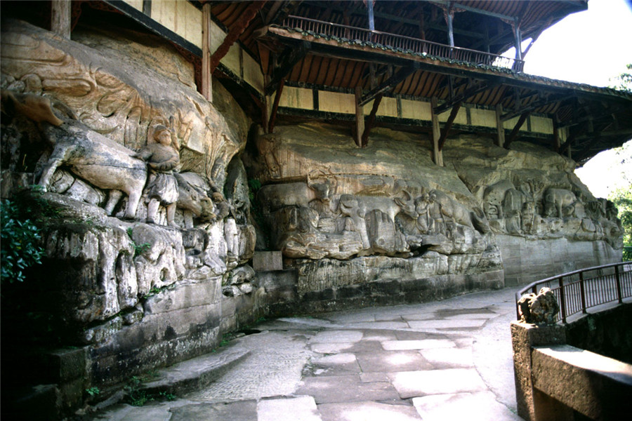 宝顶石刻：“上朝峨嵋 ，下朝宝顶”