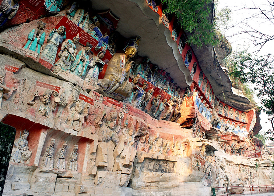 宝顶石刻：“上朝峨嵋 ，下朝宝顶”