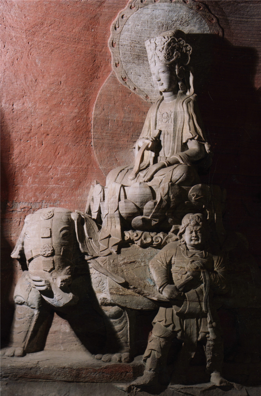 宝顶石刻：“上朝峨嵋 ，下朝宝顶”