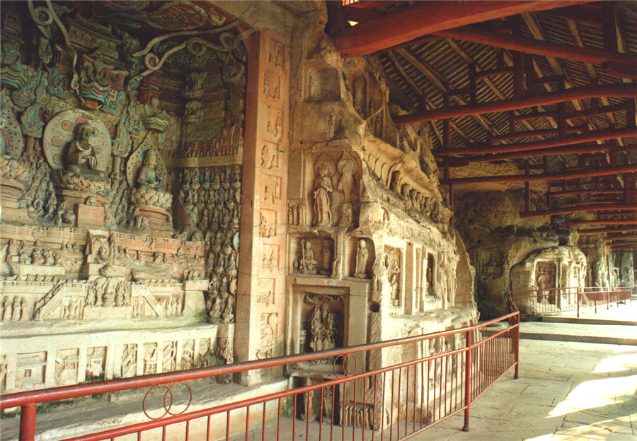 宝顶石刻：“上朝峨嵋 ，下朝宝顶”