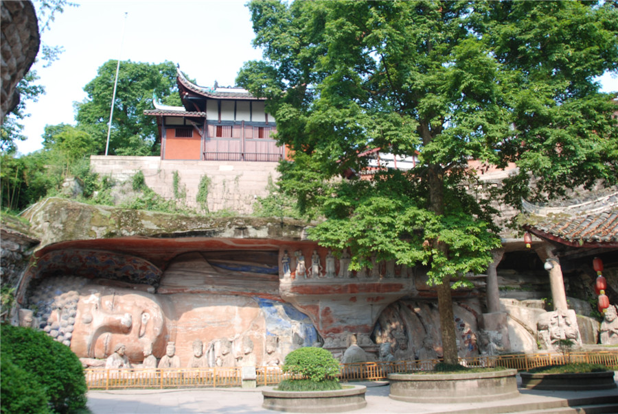 宝顶石刻：“上朝峨嵋 ，下朝宝顶”