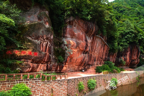 江津四面山景区灰千岩崖壁