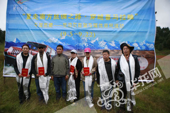 [重走南丝路]爱心捐助吉隆小学 孩子们感受社会温暖