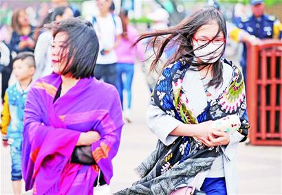 召唤秋裤君!冷空气来袭 青岛最低气温14℃ 召唤秋裤君!冷空气来袭 青岛最低气温14℃