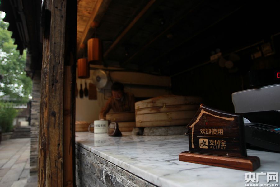 乌镇古街体现互联网元素 静待大会开幕