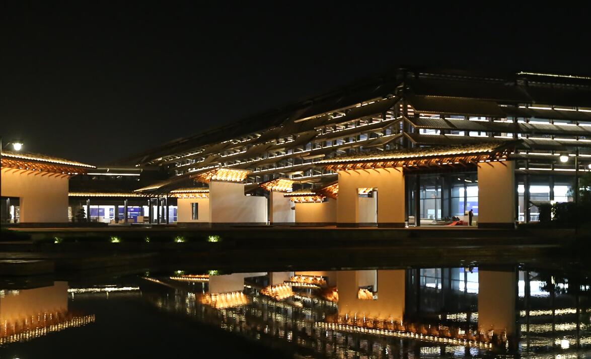 乌镇互联网国际会展中心的“白天与黑夜”