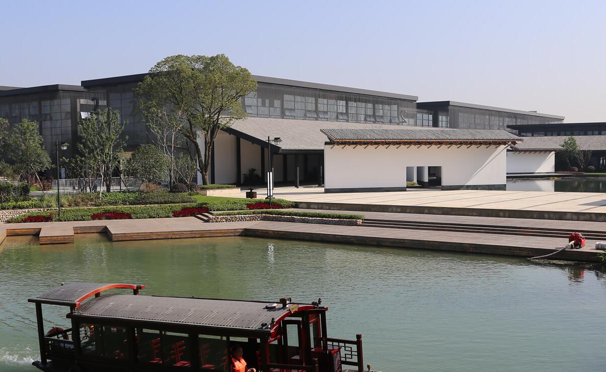 乌镇互联网国际会展中心的“白天与黑夜”