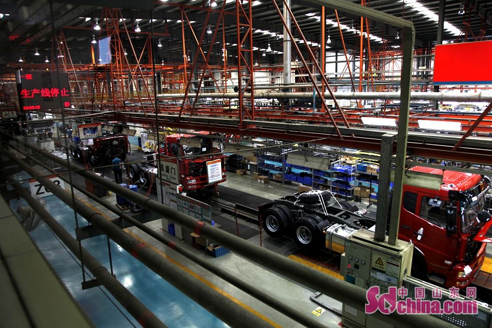 严守“质量门” 中国重汽用匠心铸就汽车梦 严守“质量门” 中国重汽用匠心铸就汽车梦