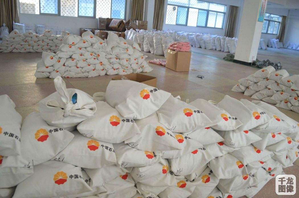 【网络媒体走改转】温暖礼包——送给贫困山区孩子们的最好新年礼物