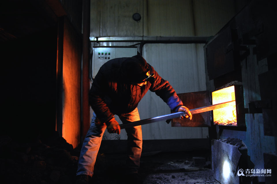 种大棚年入四五万 外出打工村民踏上回乡路