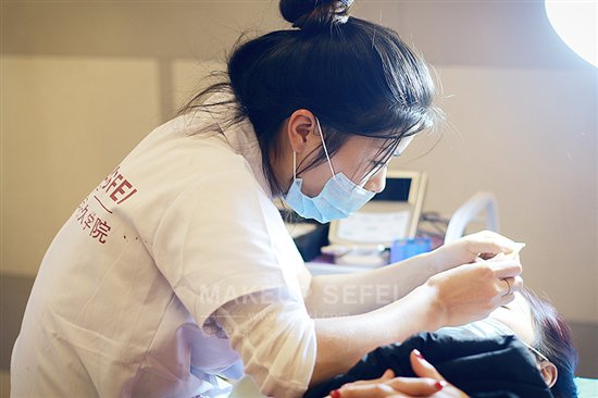 韩式半永久化妆挣钱吗？成都哪个学校好？