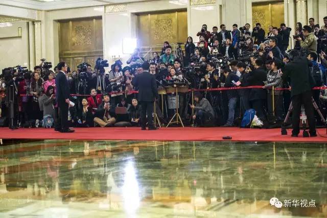 记者镜头下的政协开幕会精彩瞬间