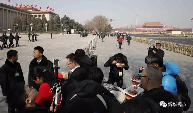 记者镜头下的政协开幕会精彩瞬间