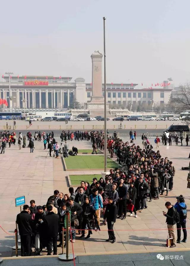 记者镜头下的政协开幕会精彩瞬间