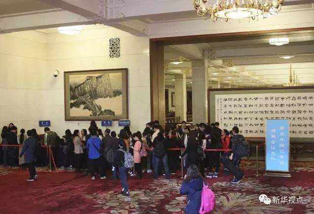 记者镜头下的政协开幕会精彩瞬间