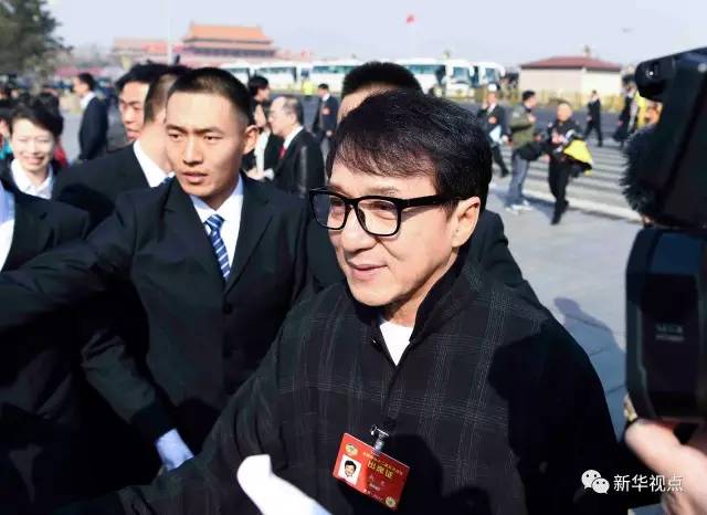 记者镜头下的政协开幕会精彩瞬间