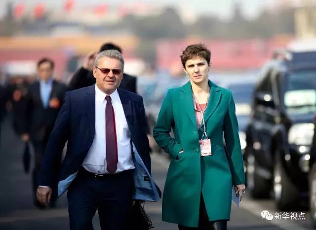 记者镜头下的政协开幕会精彩瞬间